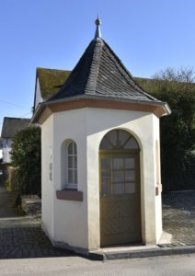 Foto vom Brückenzollhäuschen in Longuich